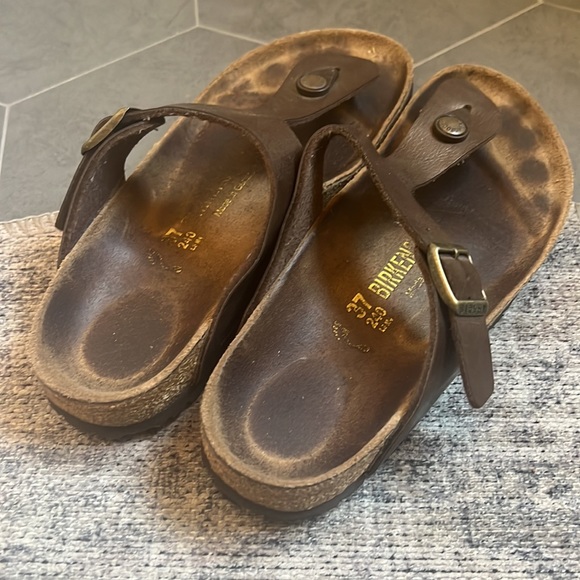 Women’s Birkenstock Gizeh Sandals - Picture 2 of 3